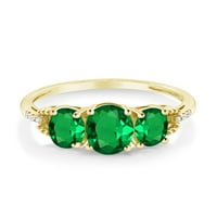 Gem Stone King 10K žuto zlato 3-kameni dijamantni zaručnički prsten 1. CT ovalni zeleni simulirani smaragd