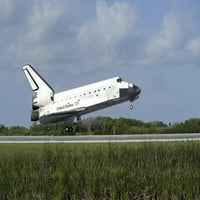 Space Shuttle Discovery nalazi se pista u šatlu za slijetanje u Kennedy Svemirskom centru na Floridi