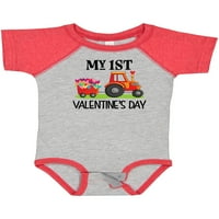 Inktastic Prvi zaljubljeni Dan traktora Hearts Gift Baby Bodysuit