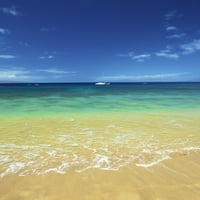 Vez za brod u vodi u daljinu gledano s plaže na obali Havajski otoka; Havaji, Sjedinjene Američke Države