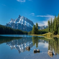 Scenic pogled na planinu odbijen u dva Jacka jezera, Nacionalni park Banff, Alberta, Kanada Poster Print