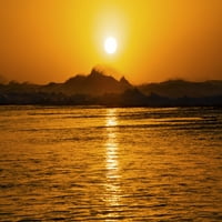 Havaji, Kauai, na obali Pali, prekrasan narandžasti zalazak sunca nad oceanom uz ke'e plažu. Print plakata