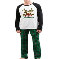 Thaisu odgovarajuće porodične pidžame postavlja Božić PJ-a s vilk pismama ispisanim dugim rukavima i