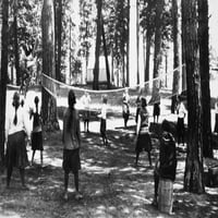 Odbojka, 1920. Ngirls u kampu YWCA u Fayette Lakes, Idaho. Poster Print by